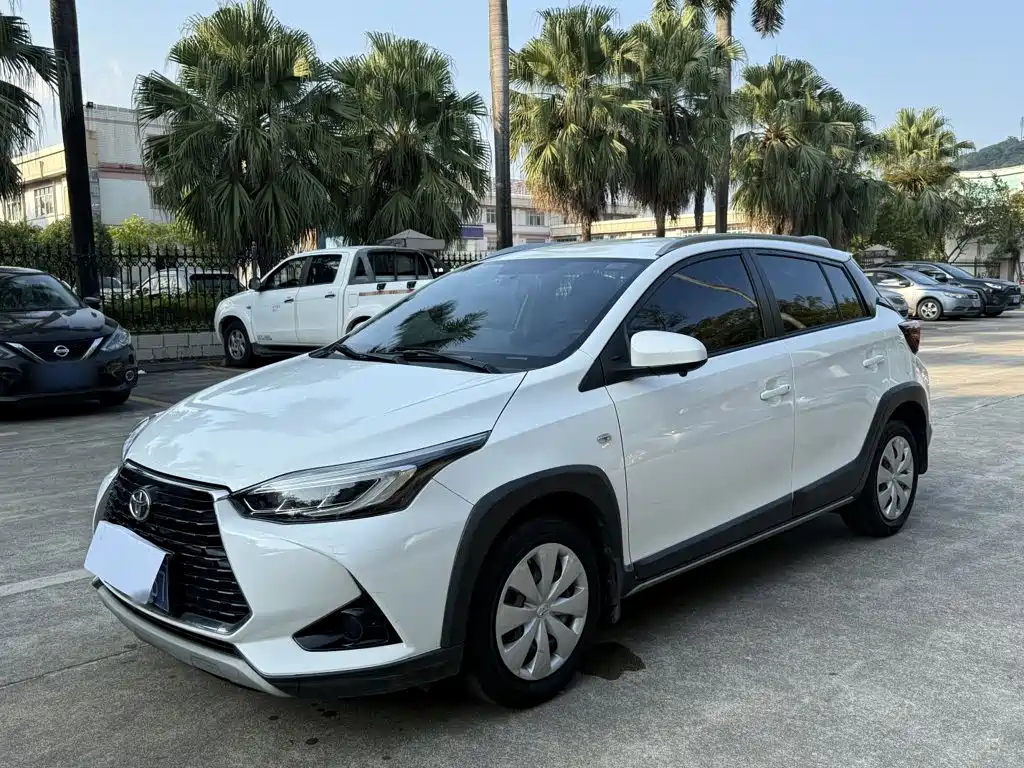 Toyota Yaris L — фото 2