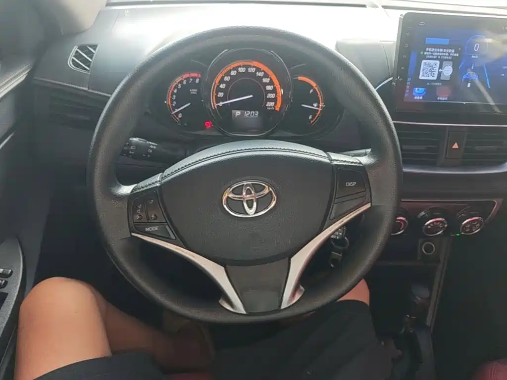 Toyota Yaris L — фото 11