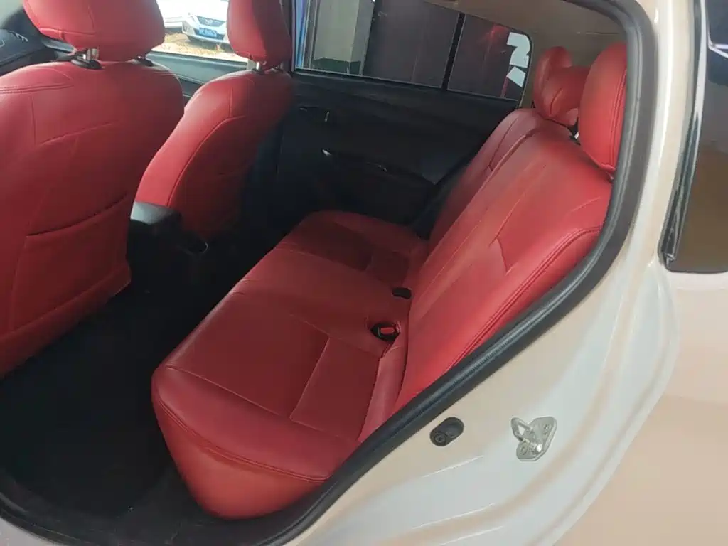 Toyota Yaris L — фото 17