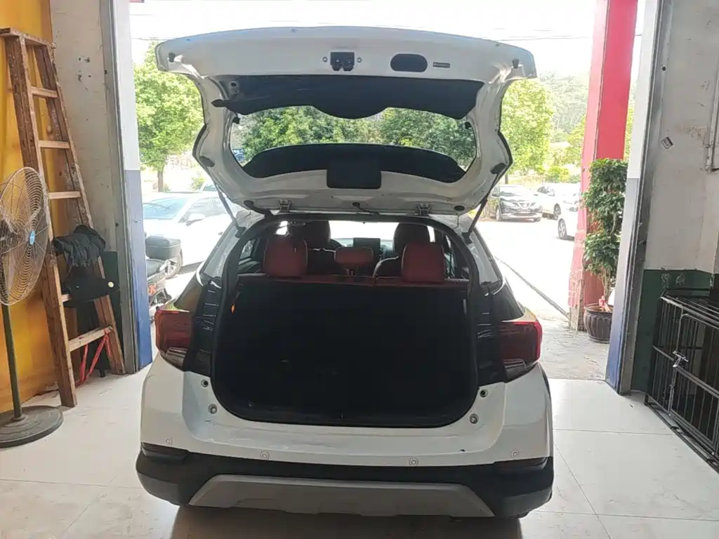Toyota Yaris L — фото 19