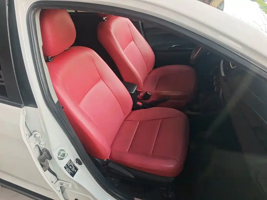 Toyota Yaris L — фото 25