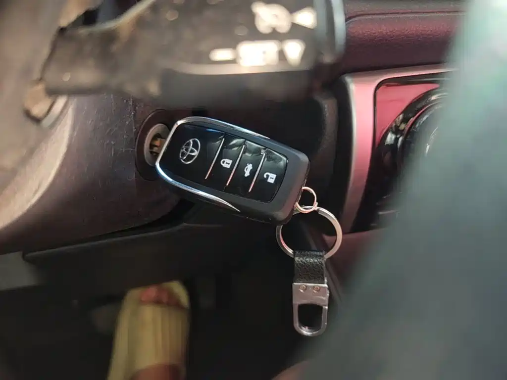 Toyota Yaris L — фото 9