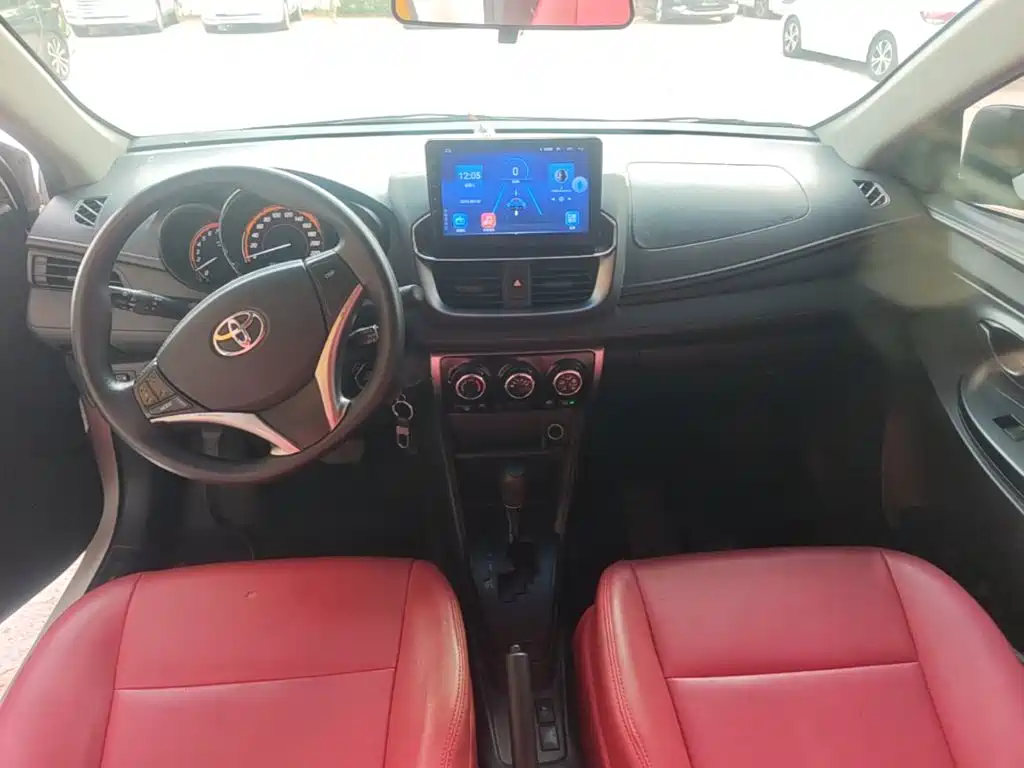 Toyota Yaris L — фото 10