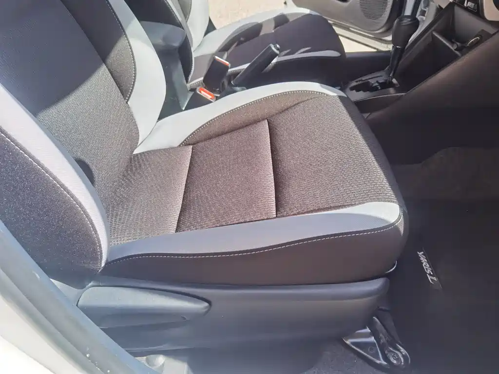 Toyota Yaris L — фото 17