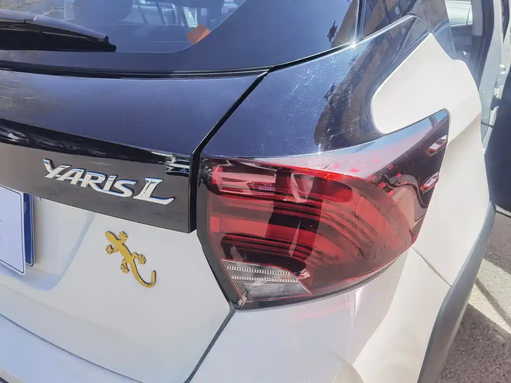 Toyota Yaris L — фото 20