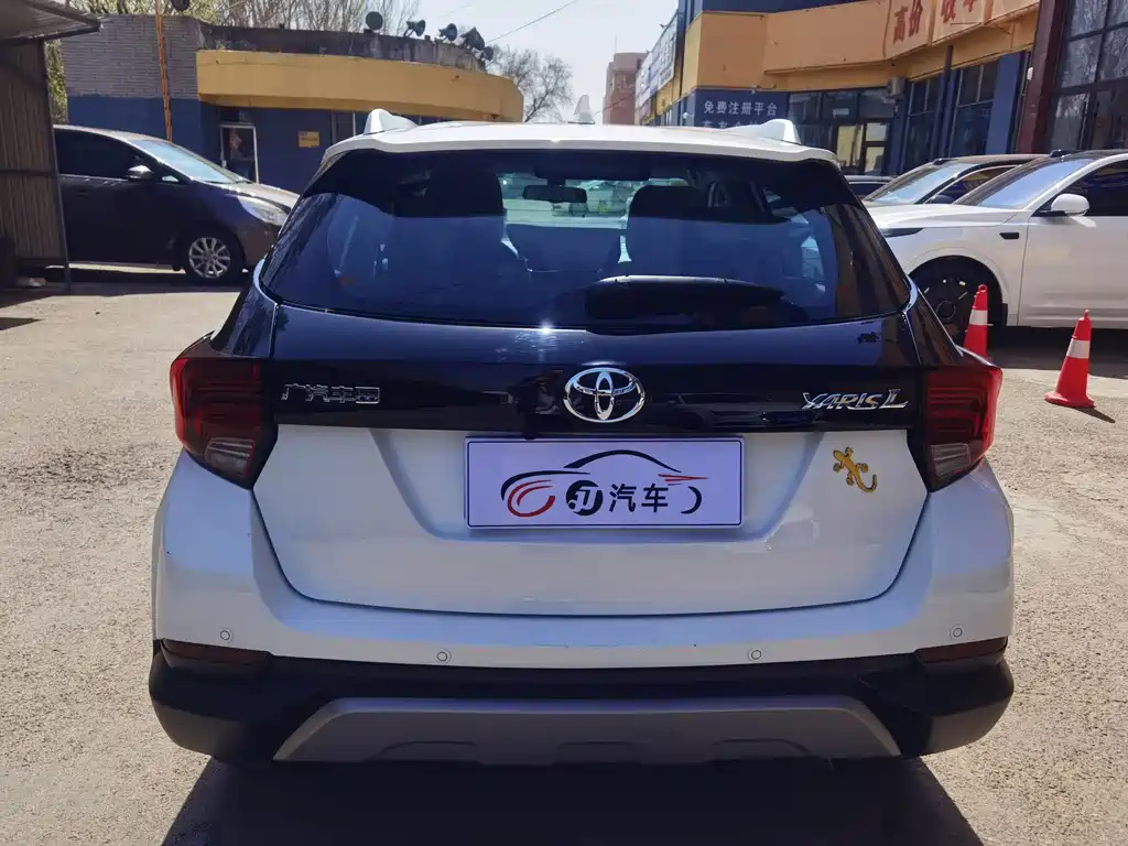 Toyota Yaris L — фото 4