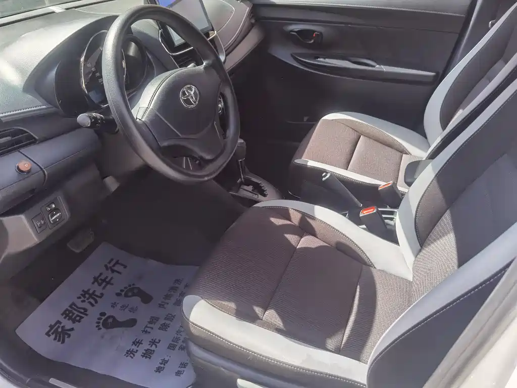 Toyota Yaris L — фото 7