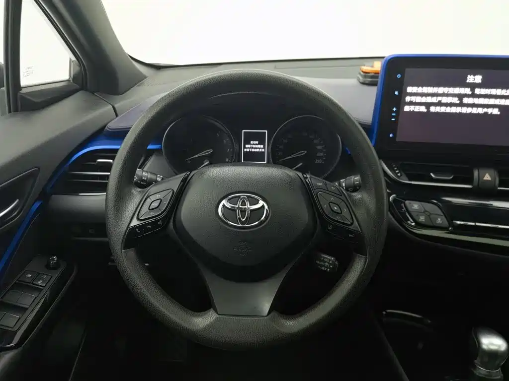 Toyota C-HR — фото 11