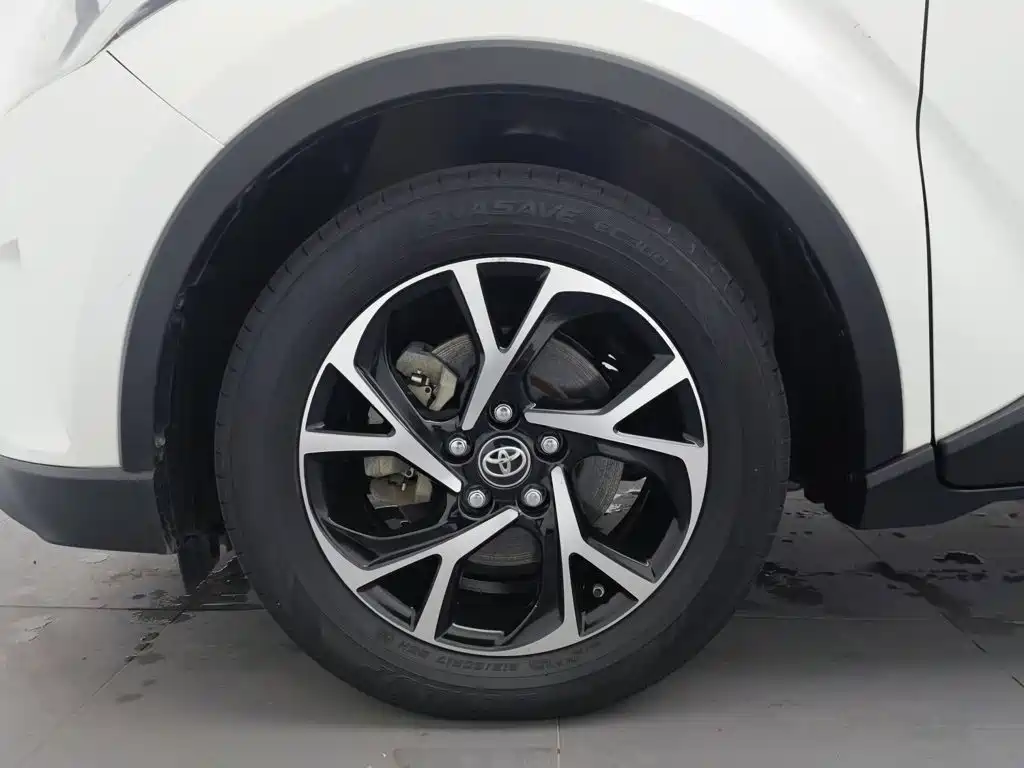 Toyota C-HR — фото 17