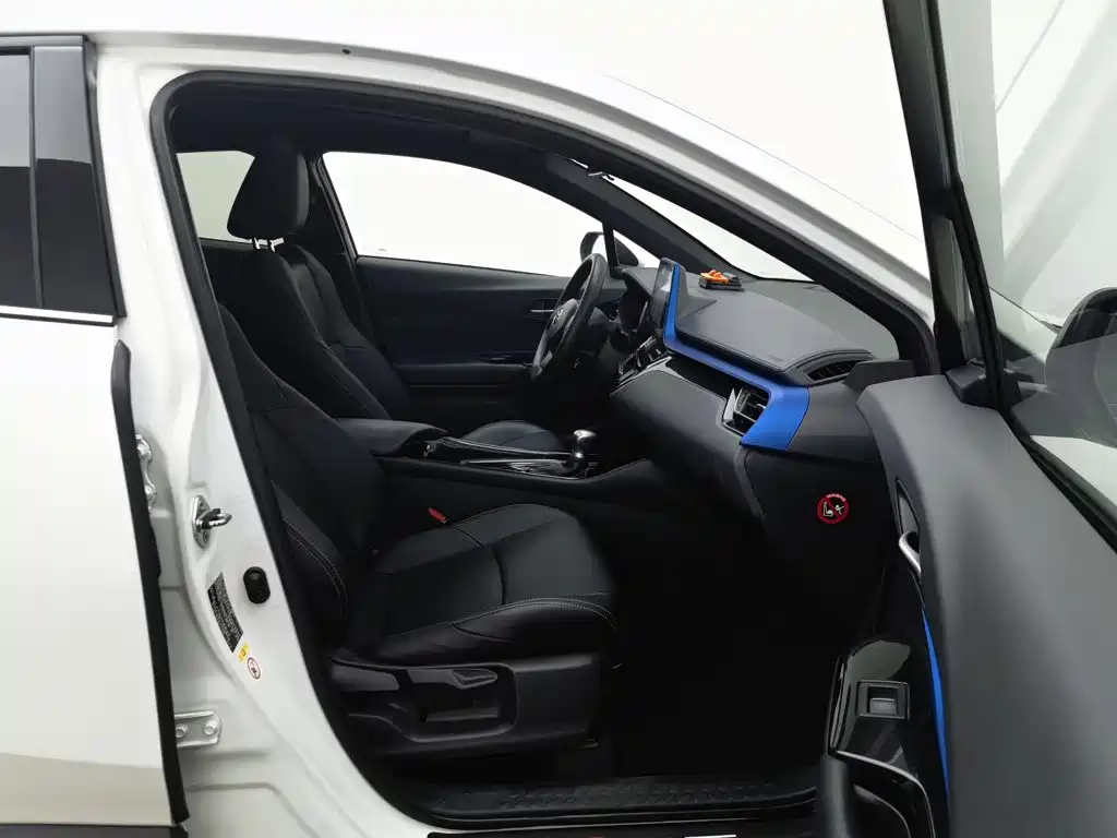 Toyota C-HR — фото 23