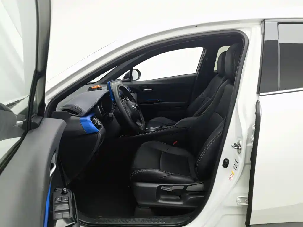 Toyota C-HR — фото 10