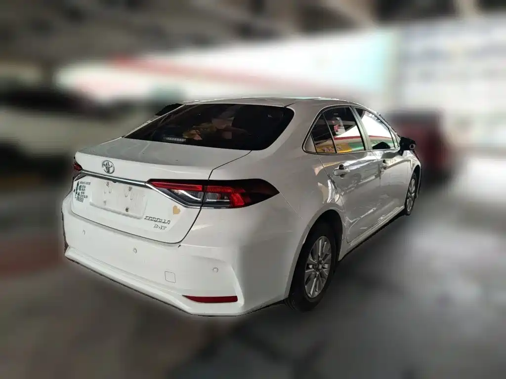 Toyota Corolla — фото 4