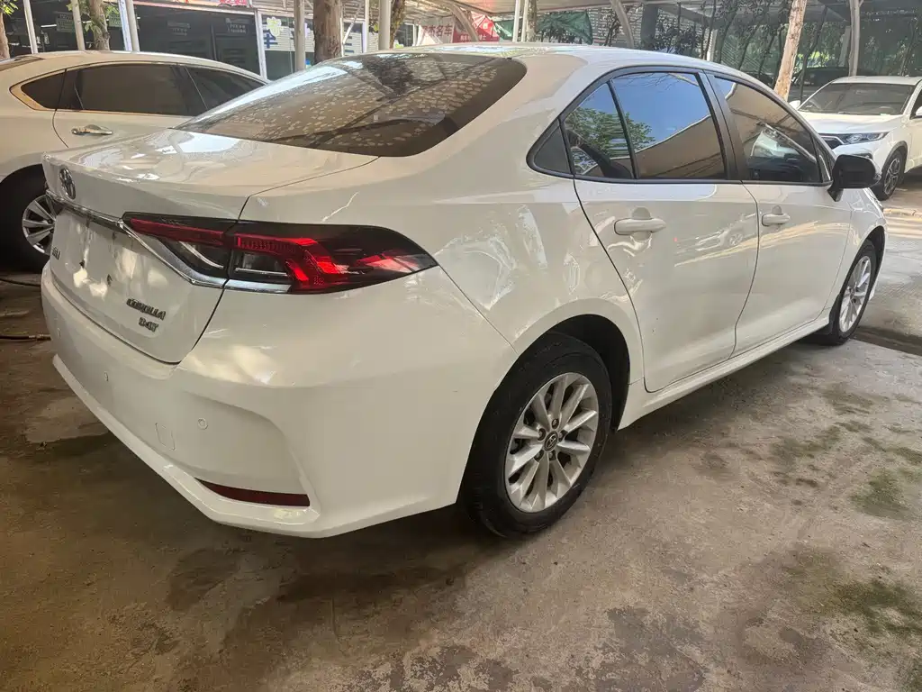 Toyota Corolla — фото 10