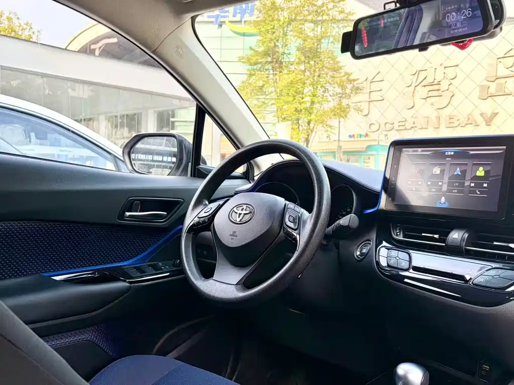 Toyota C-HR — фото 19