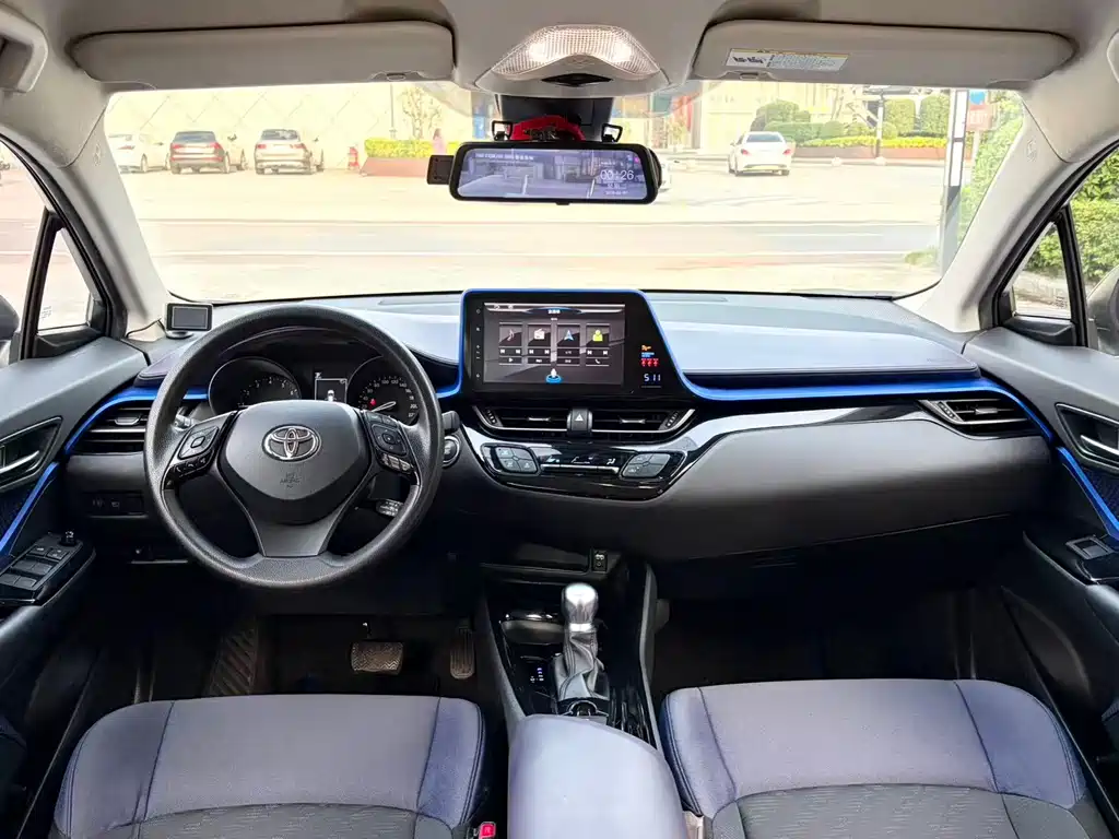 Toyota C-HR — фото 20