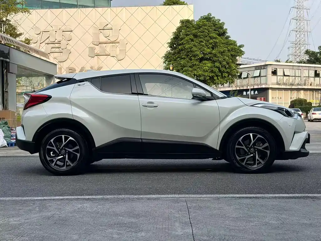 Toyota C-HR — фото 4