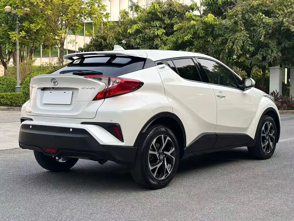 Toyota C-HR — фото 7