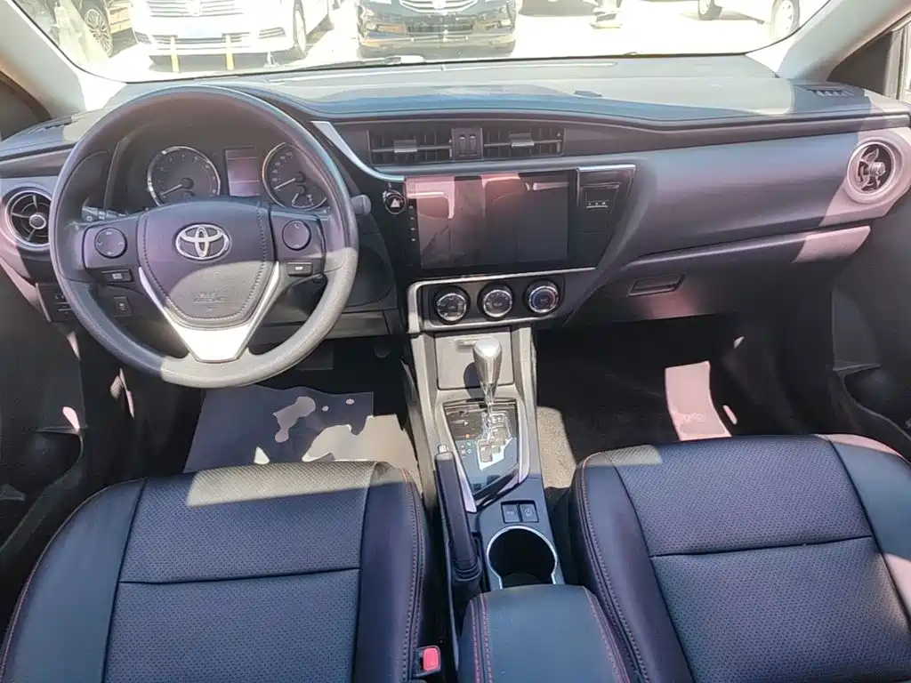 Toyota Corolla — фото 10