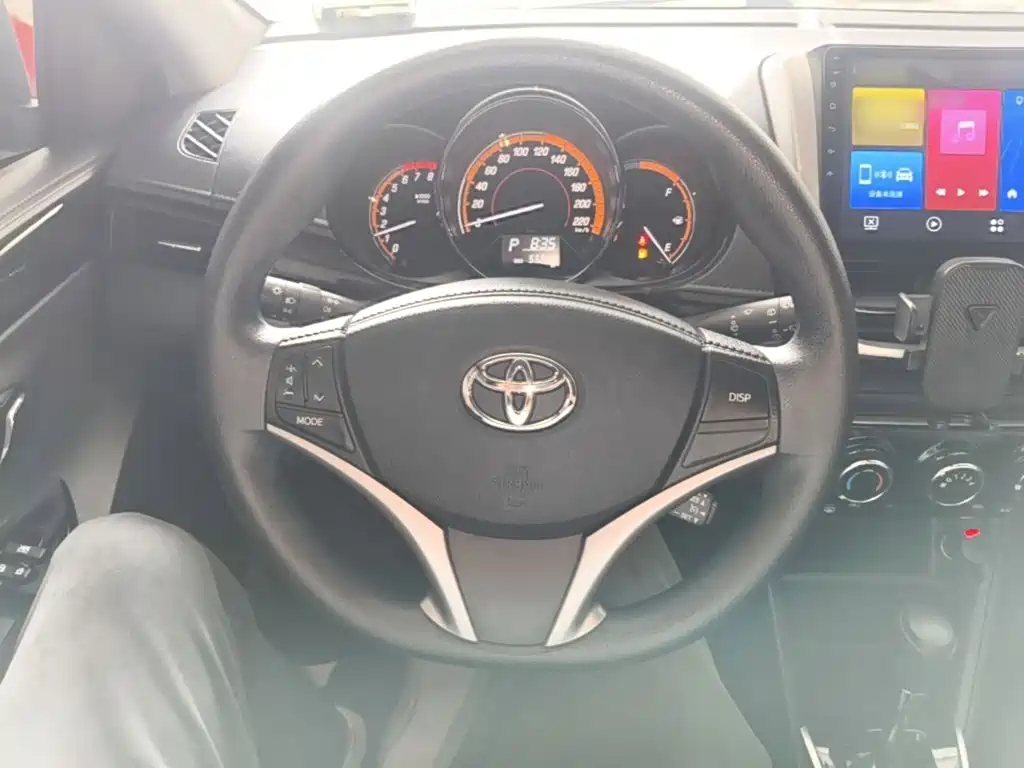 Toyota Yaris L — фото 11