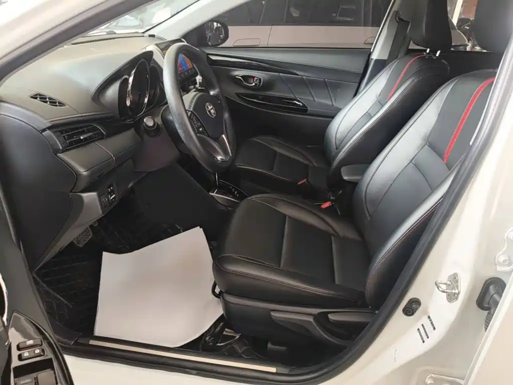Toyota Yaris L — фото 15