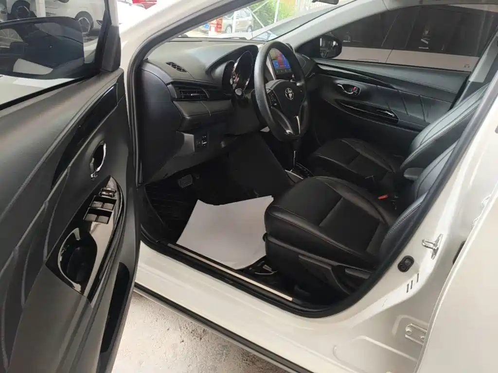 Toyota Yaris L — фото 16