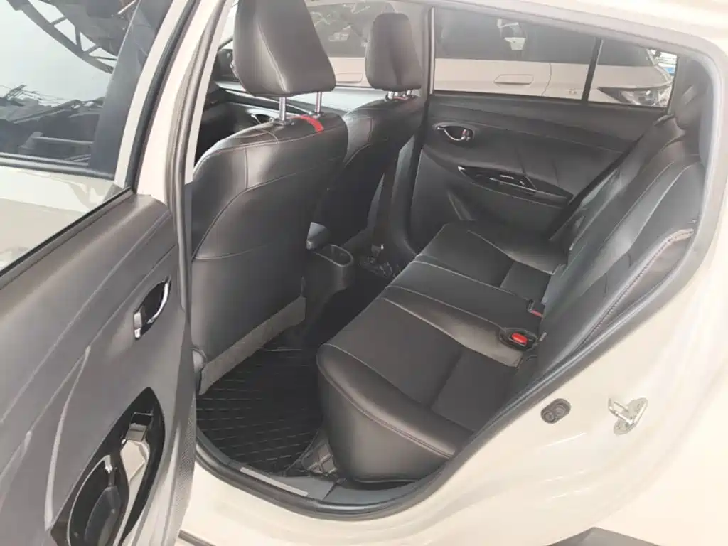 Toyota Yaris L — фото 17