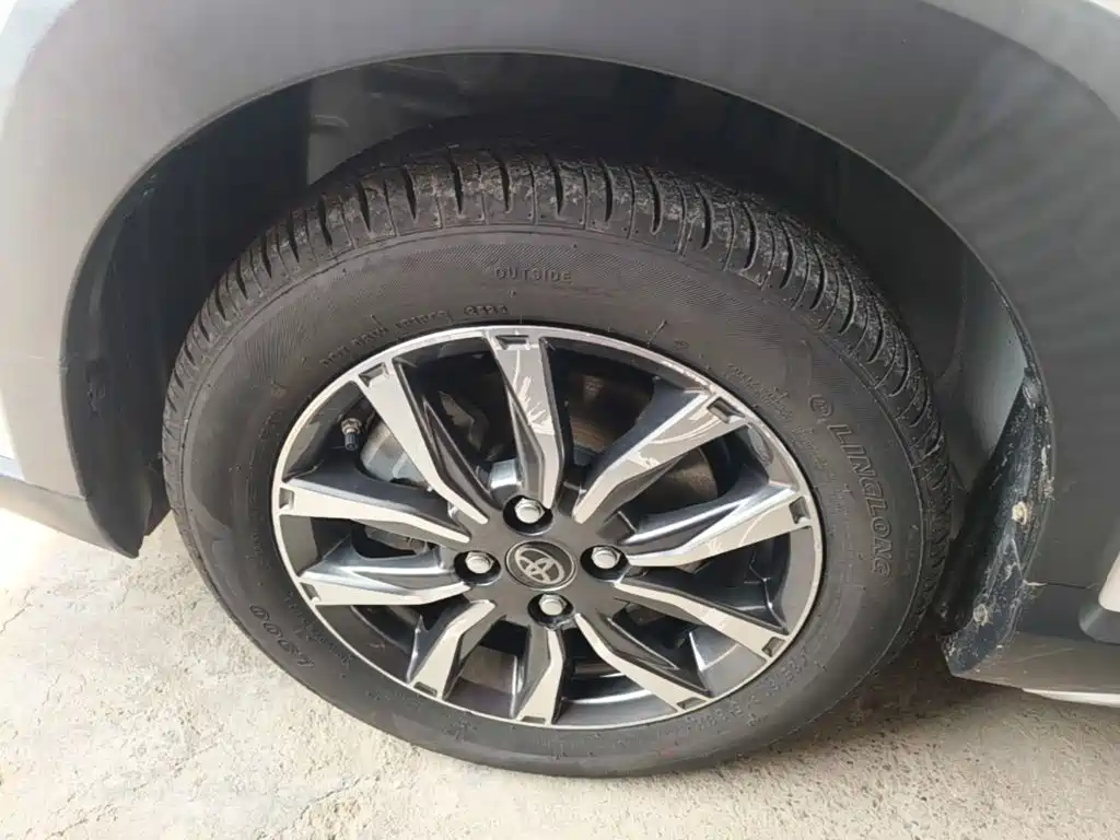 Toyota Yaris L — фото 23
