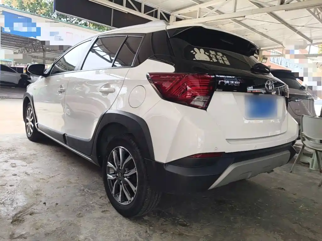 Toyota Yaris L — фото 5