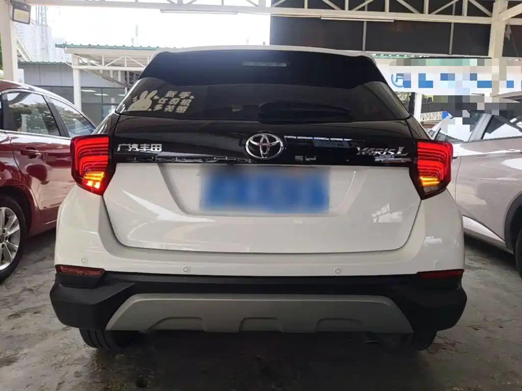 Toyota Yaris L — фото 6