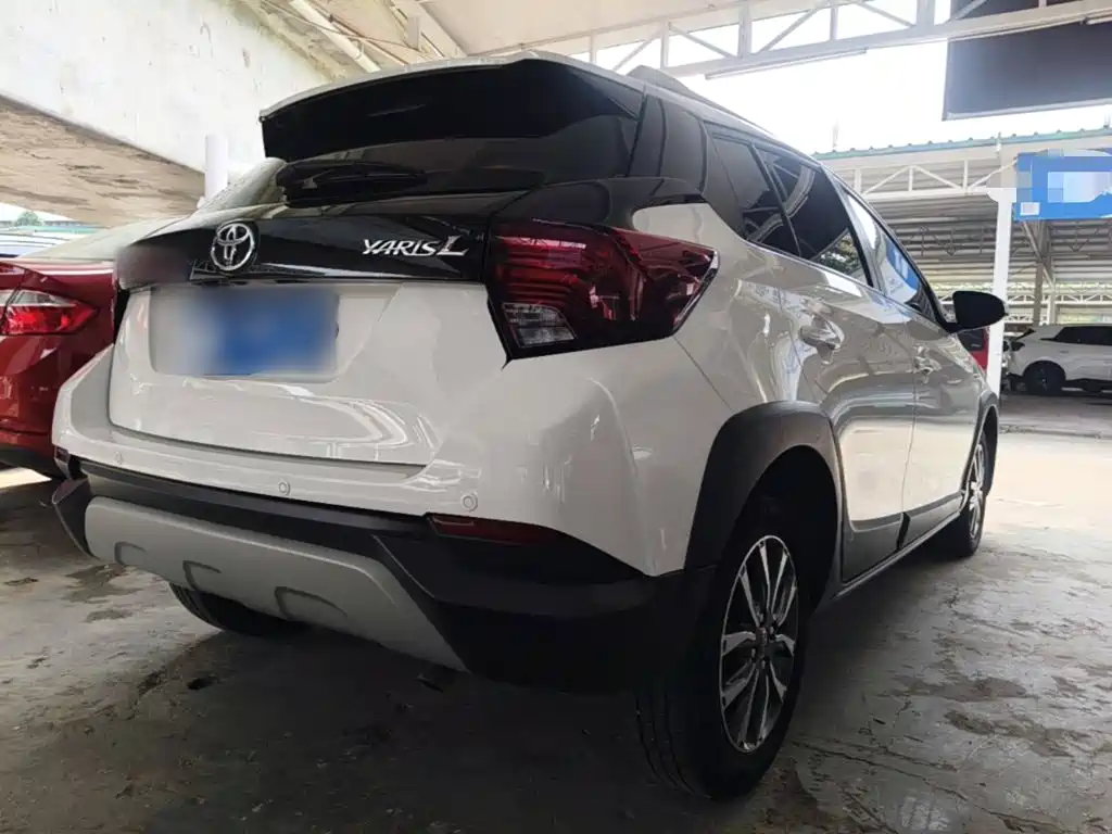 Toyota Yaris L — фото 7