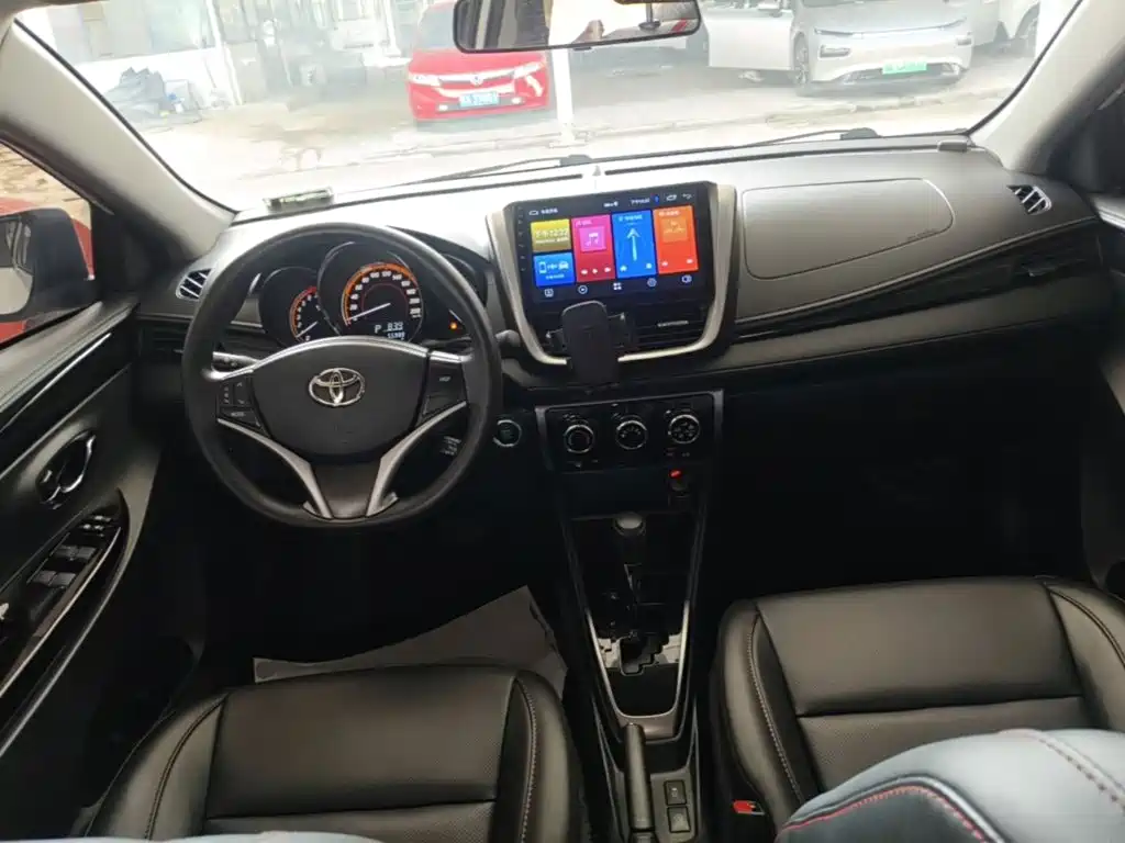 Toyota Yaris L — фото 10
