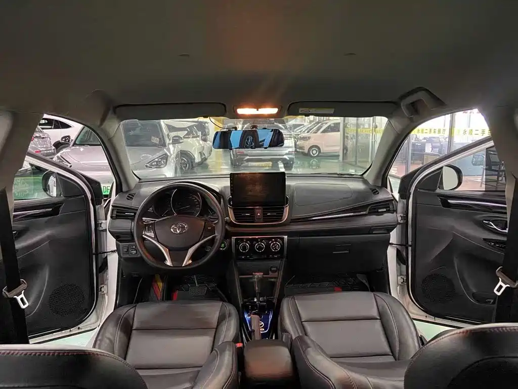Toyota Yaris L — фото 9