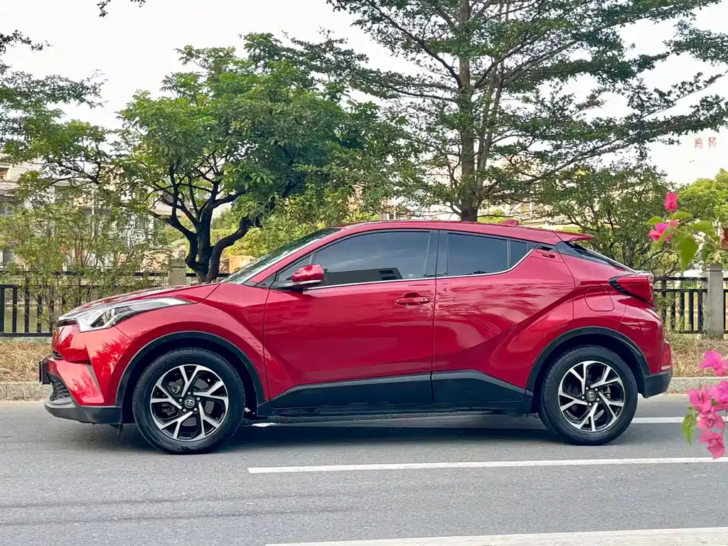 Toyota C-HR — фото 10
