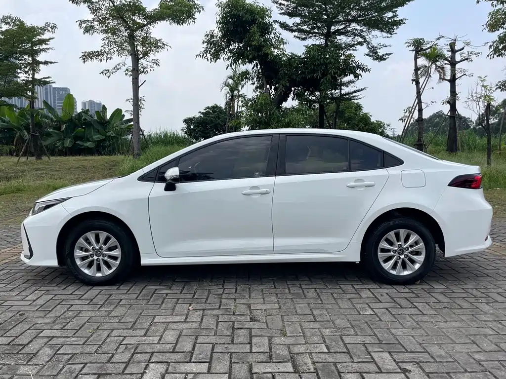 Toyota Corolla — фото 11