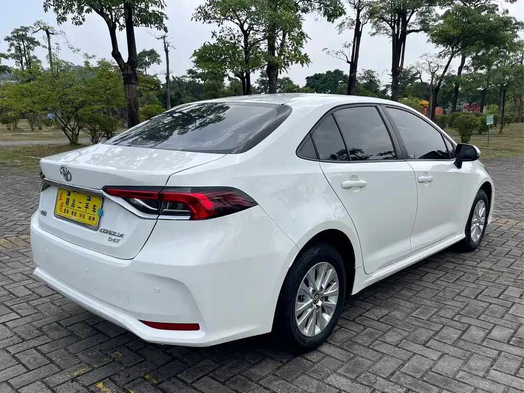 Toyota Corolla — фото 5
