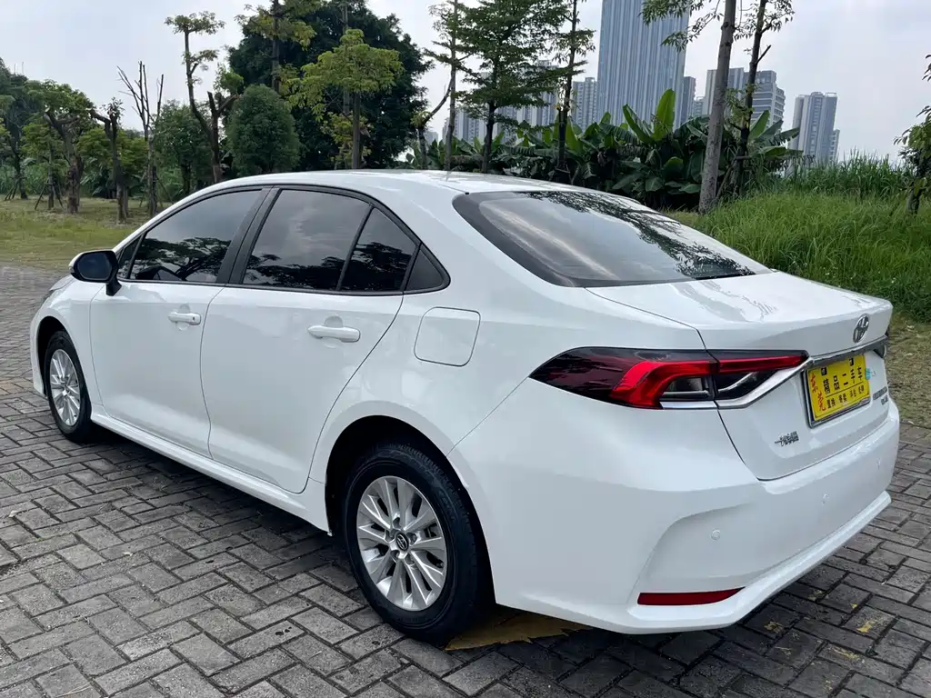 Toyota Corolla — фото 7