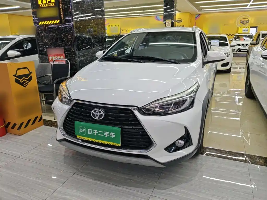 Toyota Yaris L — фото 2