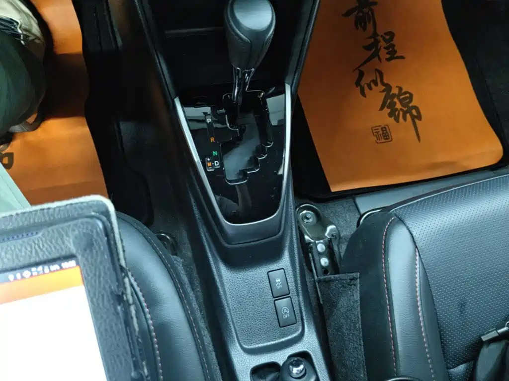 Toyota Yaris L — фото 14