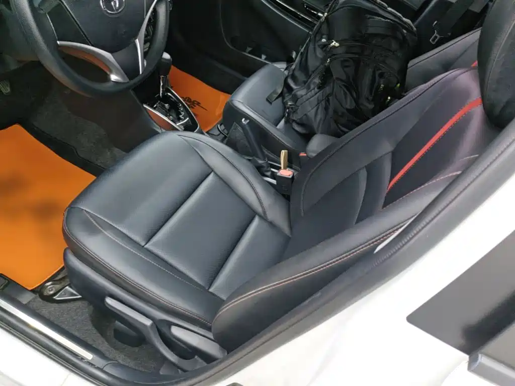 Toyota Yaris L — фото 15