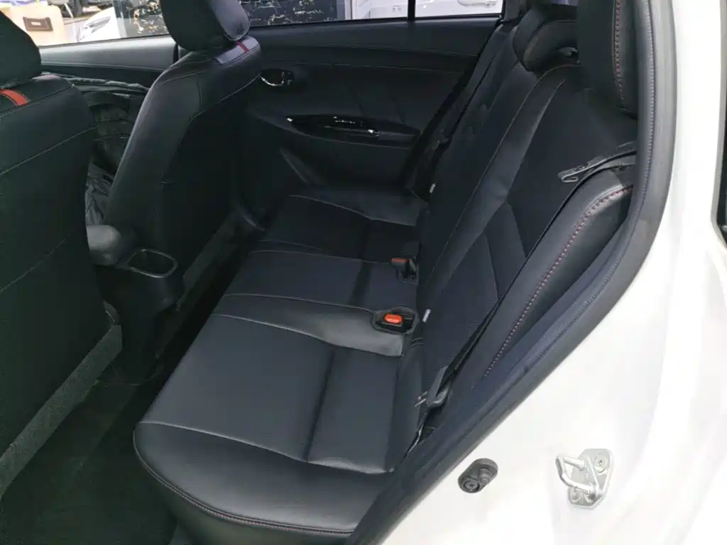 Toyota Yaris L — фото 17