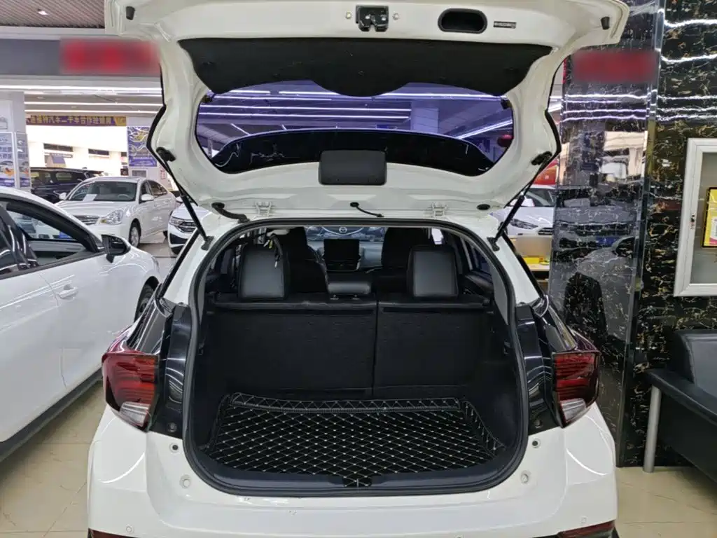 Toyota Yaris L — фото 19