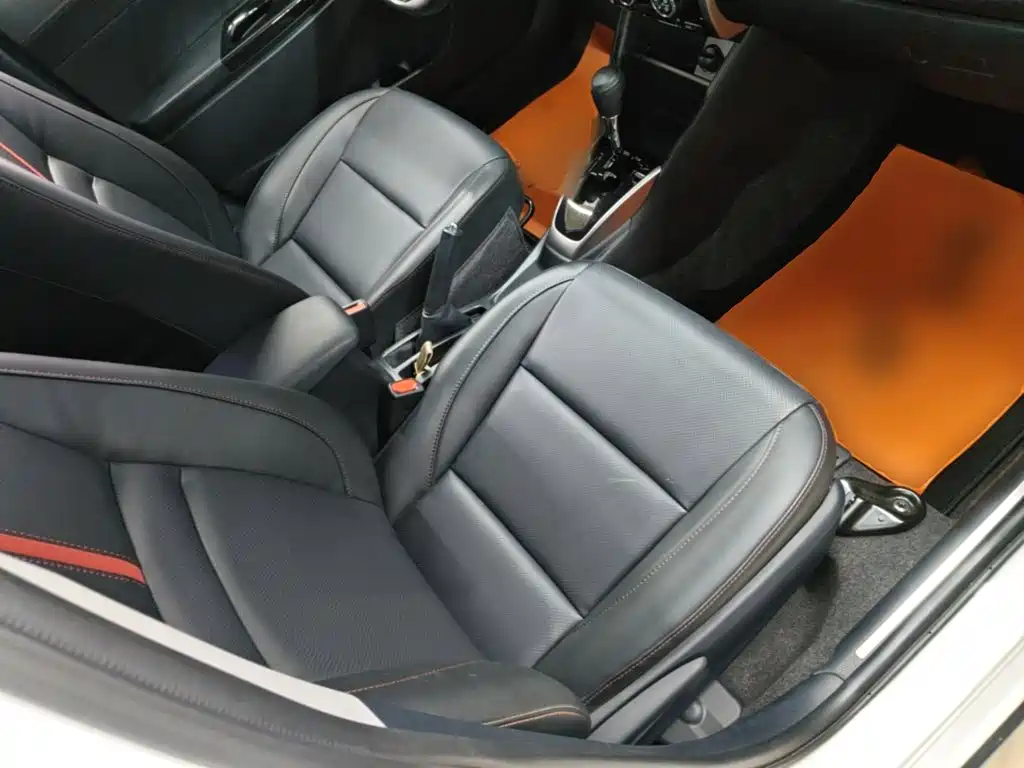 Toyota Yaris L — фото 25