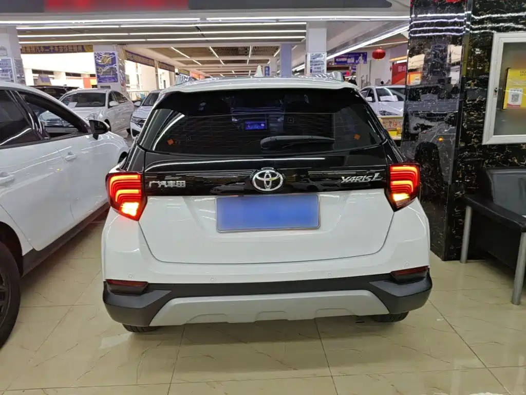 Toyota Yaris L — фото 6