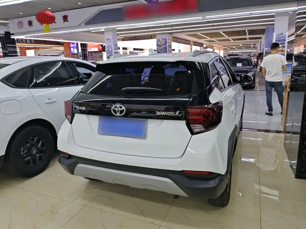 Toyota Yaris L — фото 7