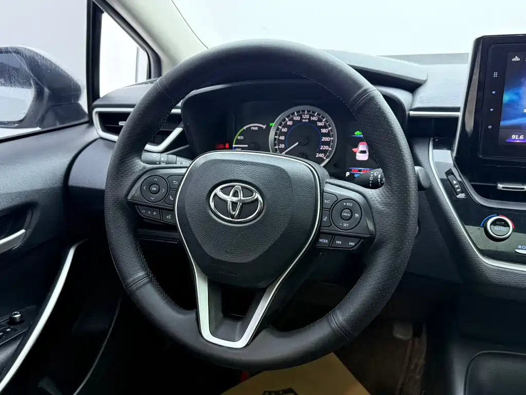 Toyota Corolla — фото 9