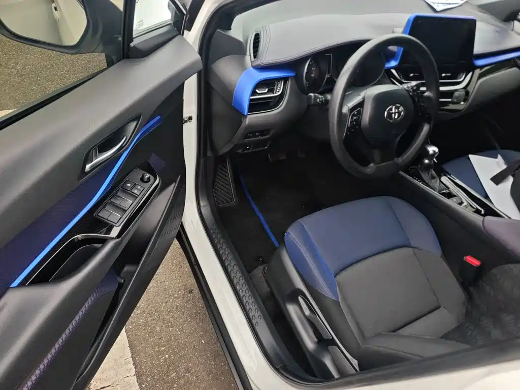 Toyota C-HR — фото 2