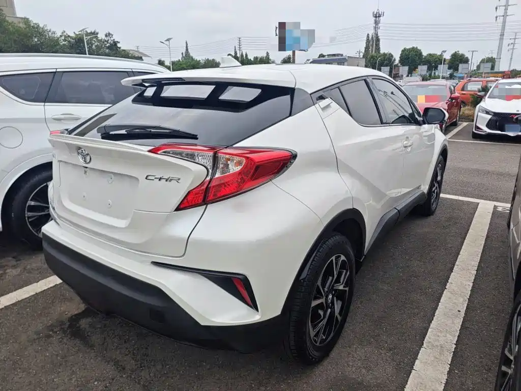 Toyota C-HR — фото 14