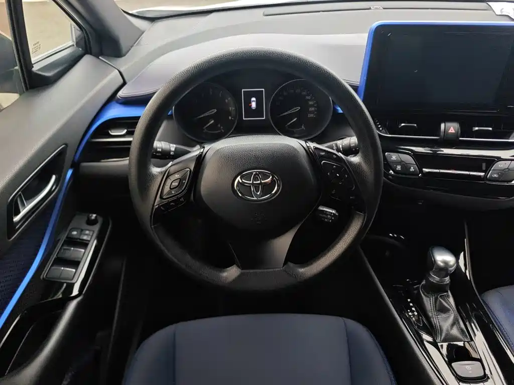 Toyota C-HR — фото 22