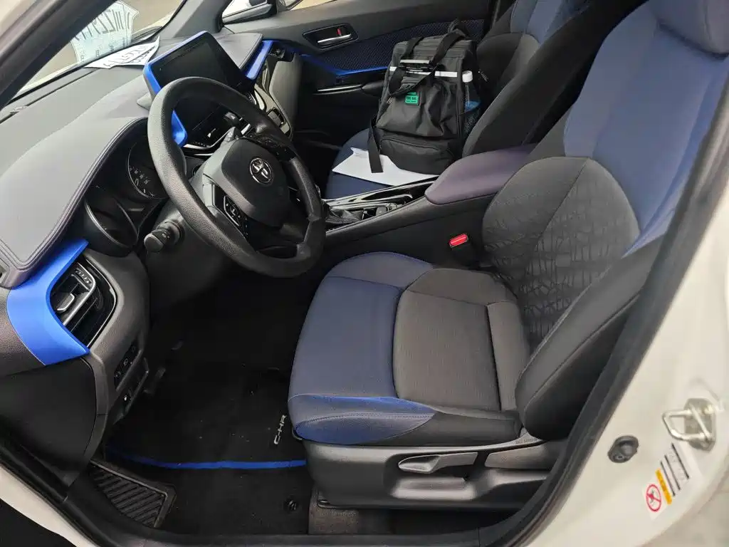 Toyota C-HR — фото 25