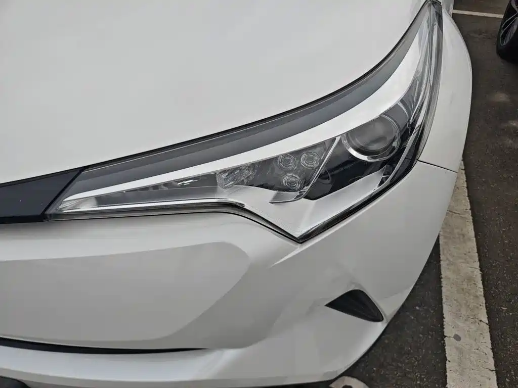 Toyota C-HR — фото 9